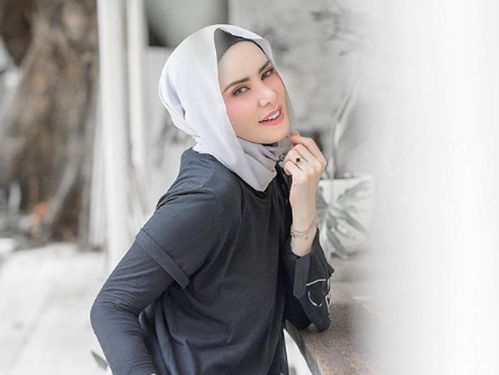 Sebut Keluarga Vicky Prasetyo Penipu, Angel Lelga Diancam 5 Tahun Penjara Sebut Keluarga Vicky Prasetyo Penipu, Angel Lelga Diancam 5 Tahun Penjara