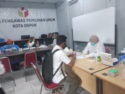 Anggota dan Staf Bawaslu Depok Jalani Rapid Test
