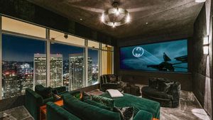 Foto Penthouse Mewah Bintang Friends di Lantai 40, Terinspirasi Gua Batman