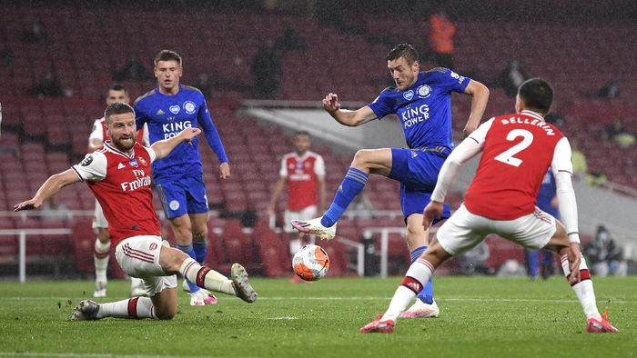 Arsenal vs Leicester Leicesters Jamie Vardy takes a shot at goal during the English Premier League soccer match between Arsenal and Leicester at Emirates Stadium in London, England, Tuesday, July 7, 2020. (AP Photo/Michael Regan,Pool)