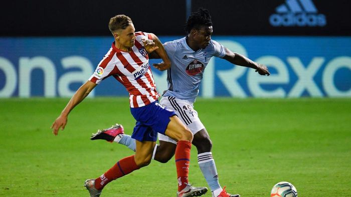 Atletico Madrid, Celta Vigo VIGO, SPAIN - JULY 07: Marcos Llorente of Atletico de Madrid competes for the ball with Joseph Aidoo of RC Celta de Vigo during the Liga match between RC Celta de Vigo and Club Atletico de Madrid at Abanca-Balaídos on July 07, 2020 in Vigo, Spain. Football Stadiums around Europe remain empty due to the Coronavirus Pandemic as Government social distancing laws prohibit fans inside venues resulting in all fixtures being played behind closed doors. (Photo by Octavio Passos/Getty Images)
