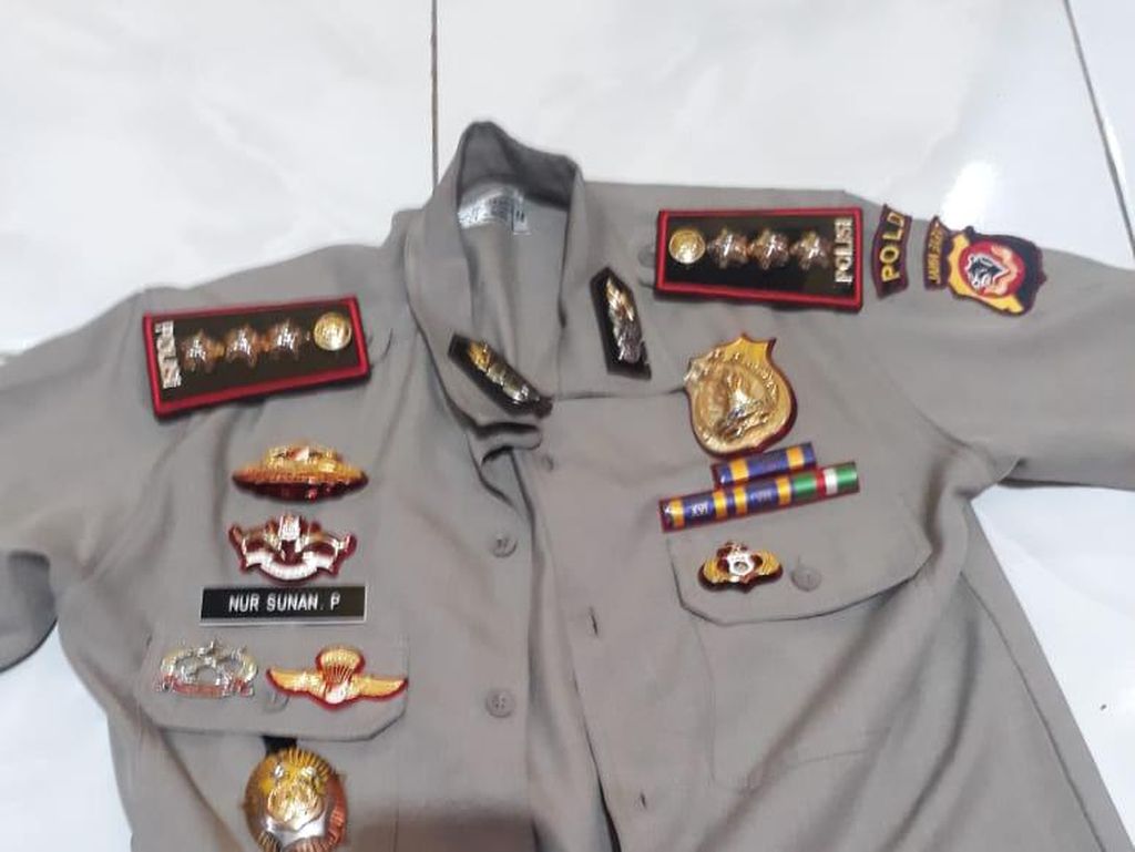 Tipu Warga Bandung, Pria Berpangkat Kombes Ditangkap Polisi Tipu Warga Bandung, Pria Berpangkat Kombes Ditangkap Polisi