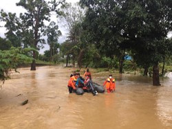 Banjir Rendam Desa di Konawe Utara, Warga Dievakuasi dari Rumahnya