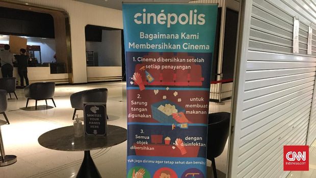 Bioskop Cinepolis dan Cinema XXI masih tutup meski sudah diizinkan beroperasi kembali oleh Pemprov DKI. Namun pada bioskop Cinepolis terlihat pekerja yang sedang menyiapkan dan membersihkan bioskop