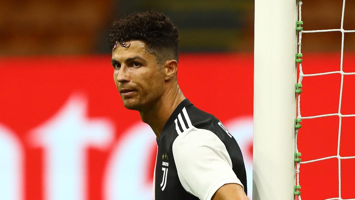Cristiano Ronaldo, CR7, diyakini bosan dibandingkan dengan Ronaldo Luis, Il Fenomeno. (Foto: Getty Images/Marco Luzzani)