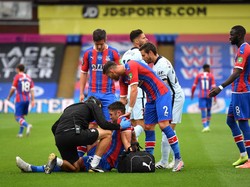 Ambil Keuntungan dari Cedera Gary Cahill, Chelsea Kurang Sportif?