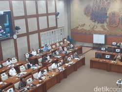 DPR Panggil Dirut Krakatau Steel hingga PTPN Bahas Dana Talangan