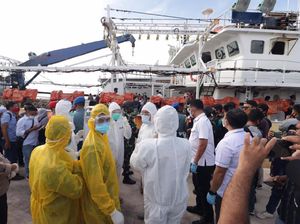 Polda Kepri Evakuasi ABK WNI yang Tewas di Kapal Berbendera China Polda Kepri Evakuasi ABK WNI yang Tewas di Kapal Berbendera China