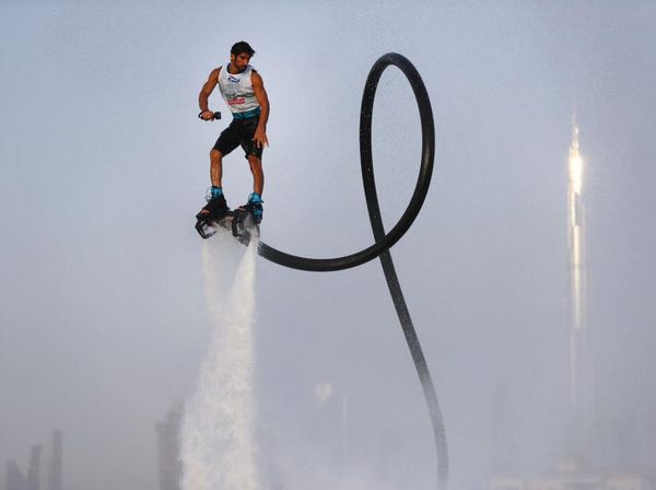 Aksi Memukau Air FlyBoard di Dubai