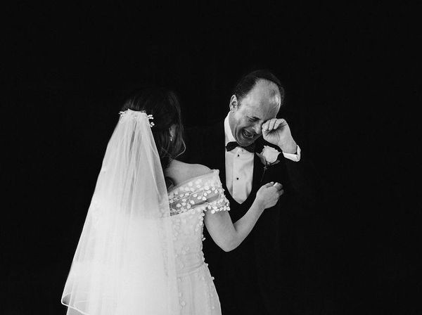 Mengharukan, Ragam Ekspresi Ayah Lihat Putrinya Berbaju Pengantin