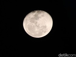 NASA Temukan Air di Kawah Clavius Bulan!