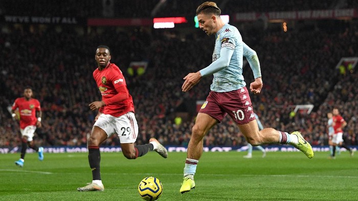 MANCHESTER, ENGLAND - DECEMBER 01: Jack Grealish of Aston Villa controls the ball as Aaron Wan-Bissaka of Manchester United looks on during the Premier League match between Manchester United and Aston Villa at Old Trafford on December 01, 2019 in Manchester, United Kingdom. (Photo by Stu Forster/Getty Images)