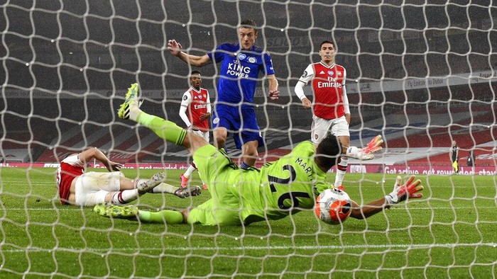 Leicesters Jamie Vardy scores his teams first goal during the English Premier League soccer match between Arsenal and Leicester at Emirates Stadium in London, England, Tuesday, July 7, 2020. (AP Photo/Shaun Botterill,Pool)
