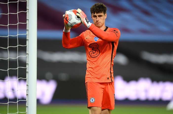 LONDON, ENGLAND - JULY 01: Kepa Arrizabalaga of Chelsea looks on during the Premier League match between West Ham United and Chelsea FC at London Stadium on July 01, 2020 in London, England. Football Stadiums around Europe remain empty due to the Coronavirus Pandemic as Government social distancing laws prohibit fans inside venues resulting in all fixtures being played behind closed doors. (Photo by Michael Regan/Getty Images)