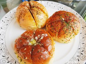 5 Makanan Viral Era Pandemi, Korean Garlic Bread hingga Dalgona Coffee