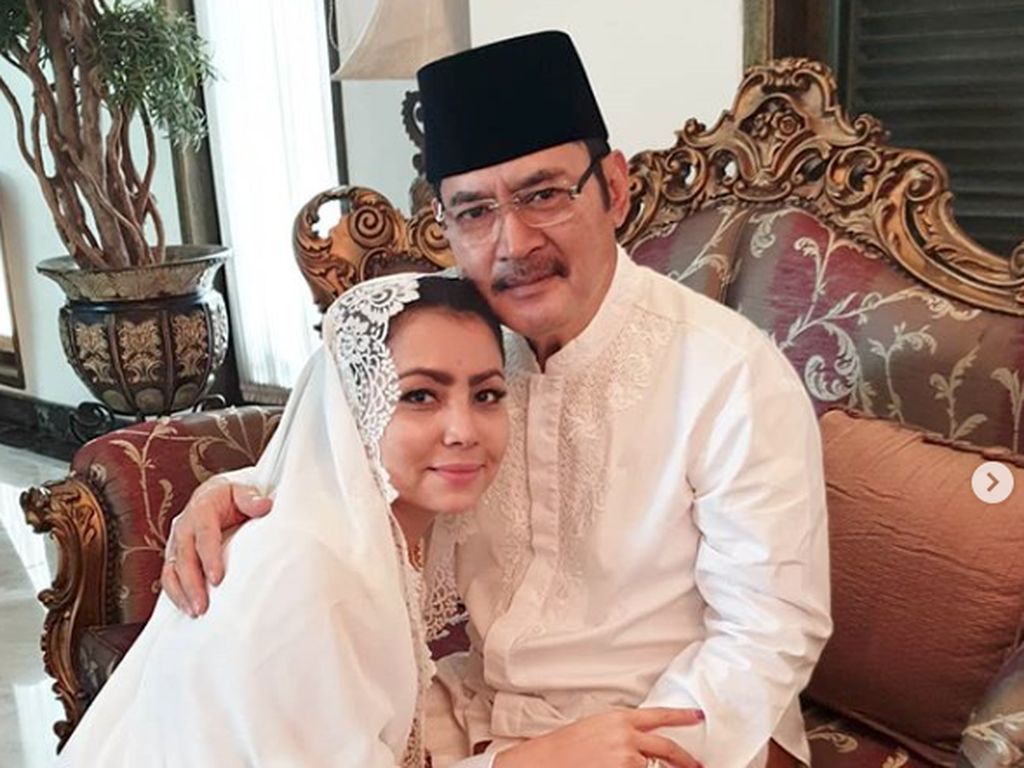 Lihat Kebersamaan Mayangsari dan Bambang Trihatmodjo yang 20 Tahun Menikah Lihat Kebersamaan Mayangsari dan Bambang Trihatmodjo yang 20 Tahun Menikah