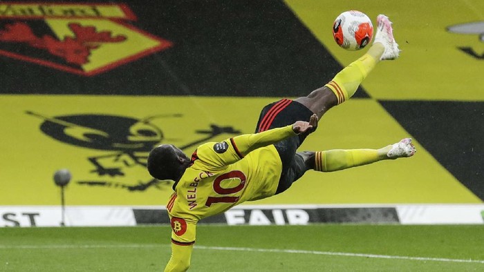 Walford's Danny Welbeck, right, scores his team second goal during the English Premier League soccer match between Watford and Norwich City at the Vicarage Road Stadium in Watford, England, Tuesday, July 7, 2020. (AP Photo/Matt Dunham, Pool)