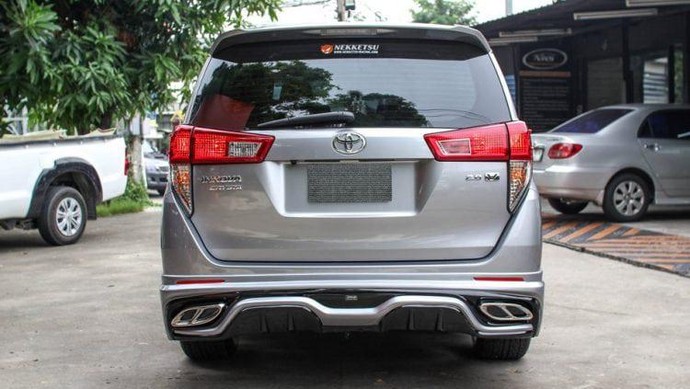 Modifikasi Toyota Innova berwajah Lexus