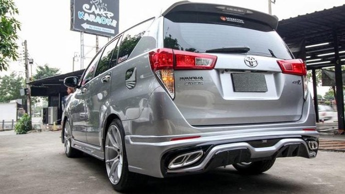 Modifikasi Toyota Innova berwajah Lexus