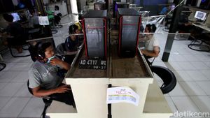 New Normal, Warnet Game Online di Solo Disekat Plastik