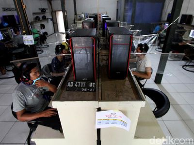 New Normal, Warnet Game Online di Solo Disekat Plastik