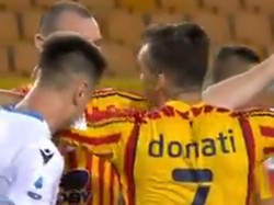 Video Bek Lazio Menggigit Pemain Lecce Berujung Kartu Merah