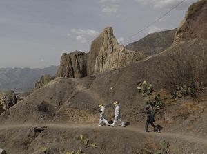 Petugas Medis Bolivia Taklukkan Dataran Tinggi Demi Corona Petugas Medis Bolivia Taklukkan Dataran Tinggi Demi Corona