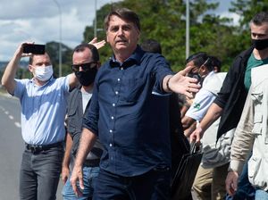 Presiden Brasil Jair Bolsonaro Temui Pendukung Tak Pakai Masker Presiden Brasil Jair Bolsonaro Temui Pendukung Tak Pakai Masker