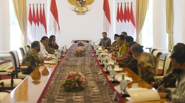 Presiden Joko Widodo saat bertemu dengan pimpinan MPR di Istana Bogor, Jawa Barat, Rabu (8/7/2020). Pertemuan tersebut membahas sejumlah isu-isu kebangsaan. ANTARA FOTO/Akbar Nugroho Gumay/aww.