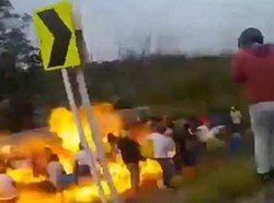 Nekat Jarah Truk Tangki BBM yang Terguling, 11 Orang Tewas Terbakar