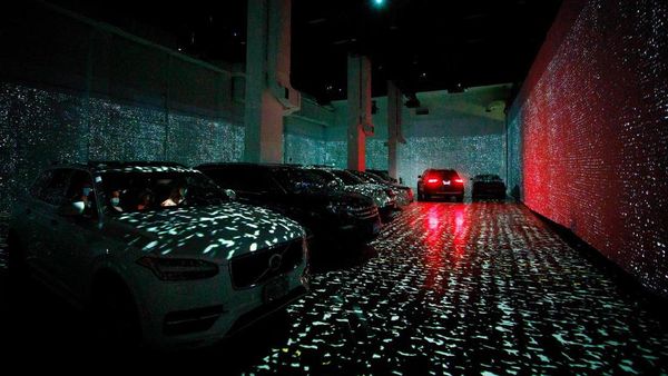 Potret Pameran Seni Bertema Drive-in