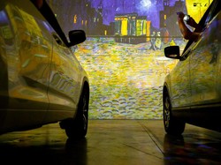 Kini Traveler Bisa Lihat Lukisan Van Gogh via Drive-In