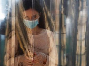 Jangan Lupa Pakai Masker! Antisipasi Mikrodroplet Tularkan Corona