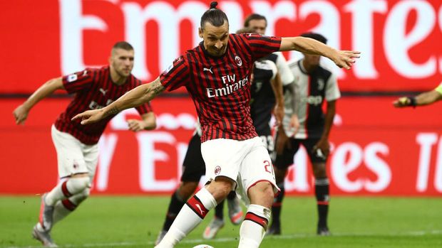 MILAN, ITALY - JULY 07: Zlatan Ibrahimovic of AC Milan scores his goal from the penalty spot during the Serie A match between AC Milan and Juventus at Stadio Giuseppe Meazza on July 7, 2020 in Milan, Italy. (Photo by Marco Luzzani/Getty Images)