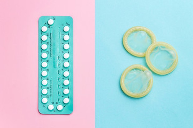 kondom dapat menjadi alternatif alat kontrasepsi yang melindungi dari risiko penularan penyakit menular seksual.