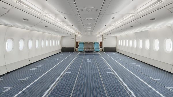 Potret Pesawat Penumpang yang Diubah Jadi Pesawat Kargo