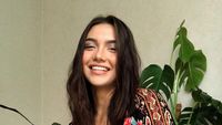 8 Foto Angela Gilsha Pamer Jerawat Hingga Perut Berlipat yang Banjir Pujian