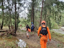 Cari Anggota Mapala UNTAD yang Hilang, Basarnas Sisir Sungai Gunung Tambusisi