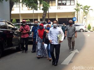 Bela Hak Istri Almarhum Salim Kancil, Bupati Lumajang Dipanggil Polda Jatim Bela Hak Istri Almarhum Salim Kancil, Bupati Lumajang Dipanggil Polda Jatim