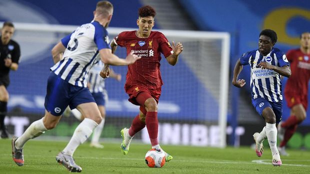 Liverpool's Roberto Firmino runs at the Brighton defenders during the English Premier League soccer match between Brighton and Liverpool at Falmer Stadium in Brighton, England, Wednesday, July 8, 2020. (AP Photo/Daniel Leal Olivas,Pool)