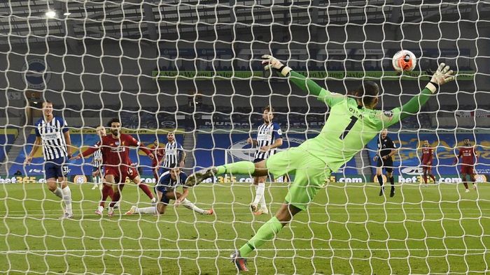 Brighton vs Liverpool BRIGHTON, ENGLAND - JULY 08: Mohamed Salah of Liverpool scores his teams first goal during the Premier League match between Brighton & Hove Albion and Liverpool FC at American Express Community Stadium on July 08, 2020 in Brighton, England. Football Stadiums around Europe remain empty due to the Coronavirus Pandemic as Government social distancing laws prohibit fans inside venues resulting in all fixtures being played behind closed doors. (Photo by Daniel Leal Olivas/Pool via Getty Images)