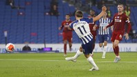 Brighton memperkecil kedudukan sebelum turun minum via Leandro Trossard. Skor 2-1 untuk The Reds menjadi penutup babak pertama. AP Photo/Paul Childs,Pool.
