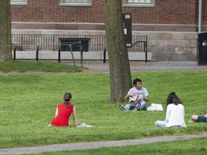 Mahasiswa Asing Terancam Dideportasi, Harvard dan MIT Gugat Pemerintah AS