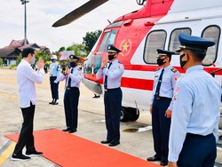 Kunjungi Kapuas, Jokowi Gunakan Heli Merah Putih