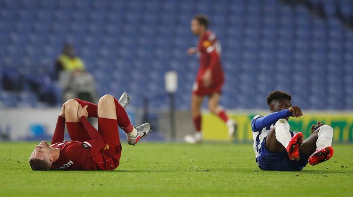 BRIGHTON, ENGLAND - JULY 08: Jordan Henderson of Liverpool reacts after sustaining an injury during the Premier League match between Brighton & Hove Albion and Liverpool FC at American Express Community Stadium on July 08, 2020 in Brighton, England. Football Stadiums around Europe remain empty due to the Coronavirus Pandemic as Government social distancing laws prohibit fans inside venues resulting in all fixtures being played behind closed doors. (Photo by Paul Childs/Pool via Getty Images)