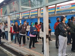 Cerita Penumpang KRL Antre hingga 2 Jam di Stasiun Bogor Senin Pagi Lalu