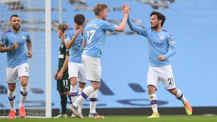 MANCHESTER, ENGLAND - JULY 08: David Silva of Manchester City celebrates after he scores his sides fourth goal from a free kick during the Premier League match between Manchester City and Newcastle United at Etihad Stadium on July 08, 2020 in Manchester, England. Football Stadiums around Europe remain empty due to the Coronavirus Pandemic as Government social distancing laws prohibit fans inside venues resulting in all fixtures being played behind closed doors. (Photo by Michael Regan/Getty Images)