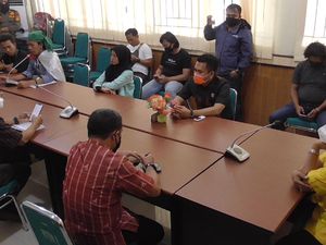 Massa Demo Minta Plt Direktur RSUD Polman Dicopot, Bupati Tunggu Komite Medis