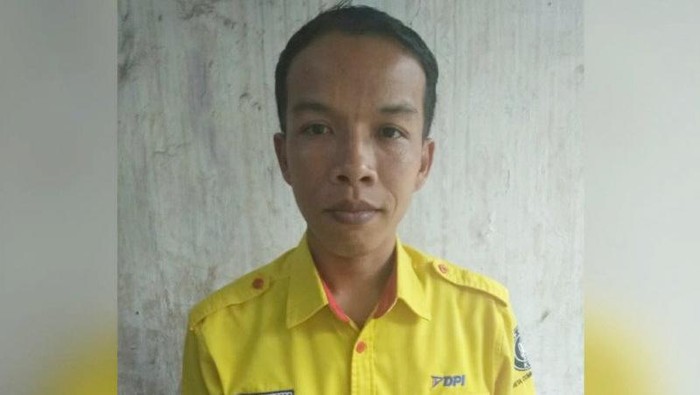 Mujenih, petugas kebersihan yang mengembalikan uang Rp 500 juta yang ditemukan di KRL Bogor