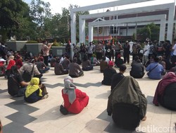 Tuntut Penerbitan Izin Pentas, Pekerja Seni Pati Gelar Doa Bersama